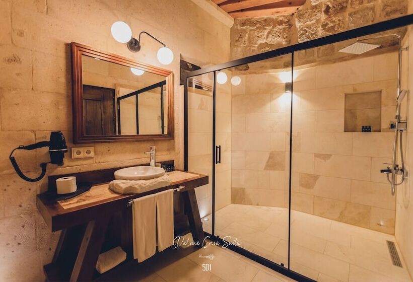 سوییت لوکس, Nino Cave Suites