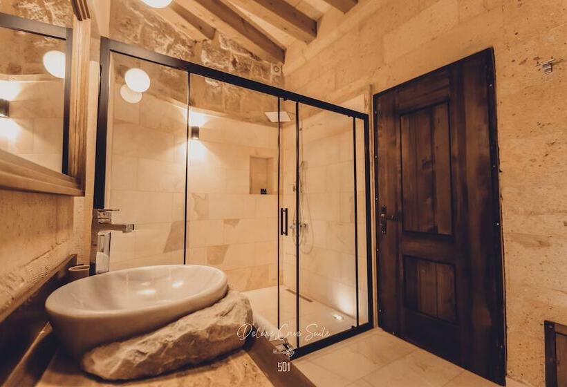 سوییت لوکس, Nino Cave Suites
