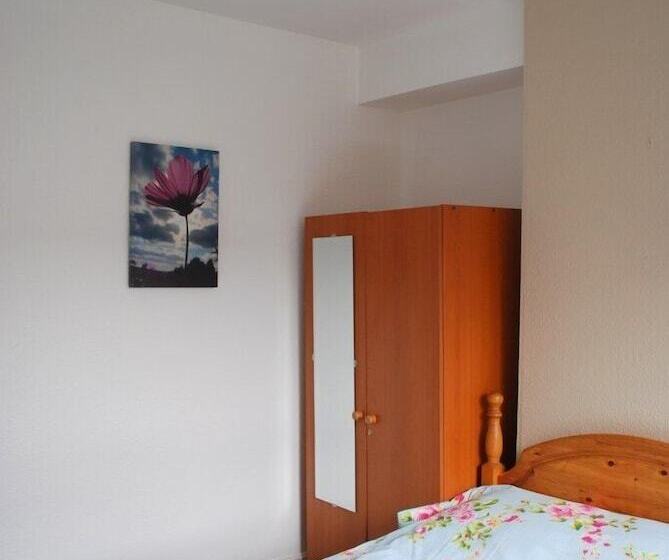 اتاق استاندارد با سرویس بهداشتی مشترک, Clift Guest House