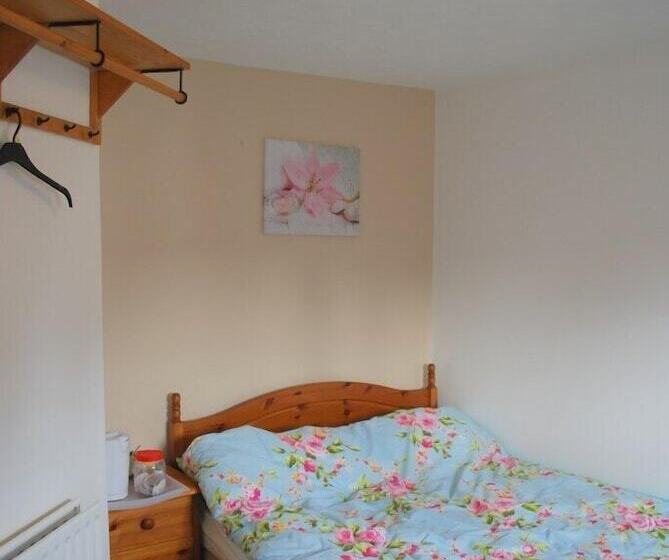 اتاق استاندارد با سرویس بهداشتی مشترک, Clift Guest House