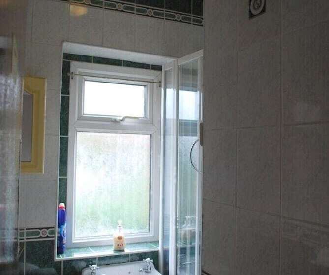 اتاق استاندارد سه تخته با سرویس بهداشتی مشترک, Clift Guest House