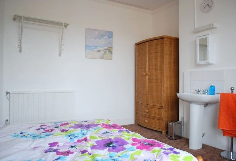اتاق استاندارد سه تخته با سرویس بهداشتی مشترک, Clift Guest House
