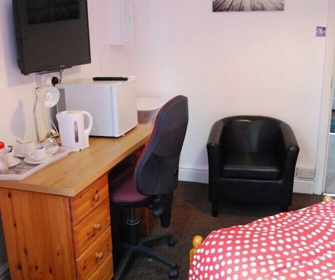 اتاق استاندارد سه تخته با سرویس بهداشتی مشترک, Clift Guest House