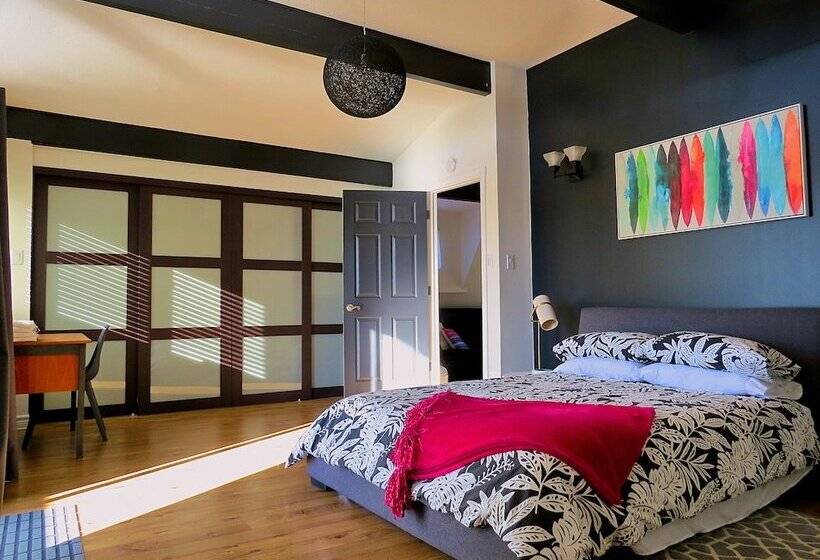 سوییت لوکس, The Fourth Lock Bed & Breakfast