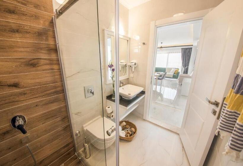 سوییت سوپریور با چشم‌انداز دریا, Cedrus Suites