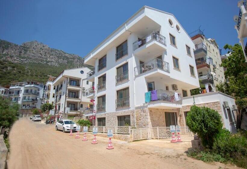 سوئیت جونیور با چشم‌انداز باغ, Cedrus Suites
