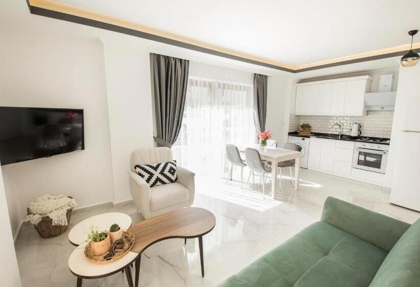سوئیت جونیور با چشم‌انداز باغ, Cedrus Suites
