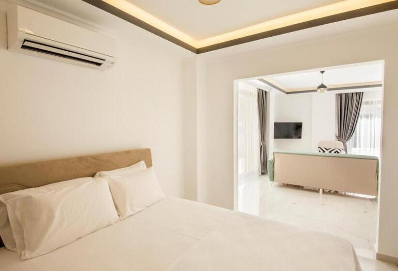 سوئیت جونیور با چشم‌انداز باغ, Cedrus Suites