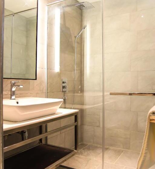 Deluxe Suite King Bed, Amigo Hotel Miri