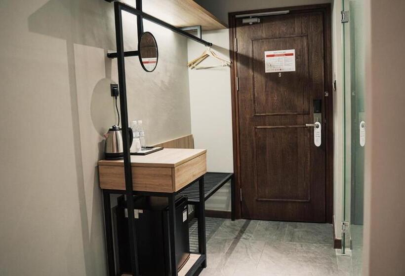 Deluxe Suite King Bed, Amigo Hotel Miri