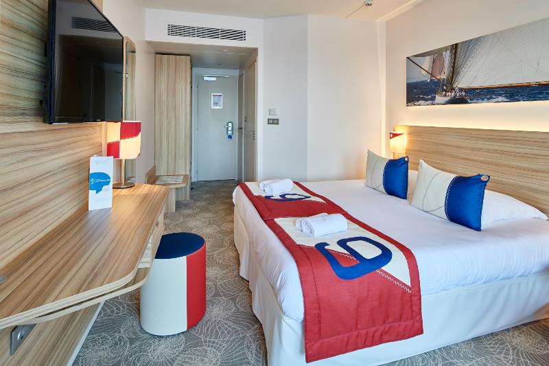 Deluxe Suite King Bed, Amigo Hotel Miri