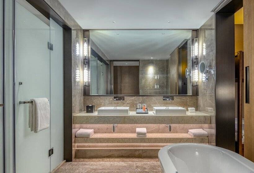 اتاق پرمیوم, Crowne Plaza Beihai Silver Beach, An Ihg