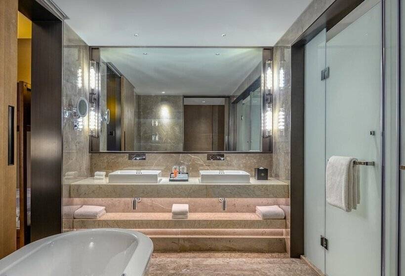 اتاق پرمیوم, Crowne Plaza Beihai Silver Beach, An Ihg