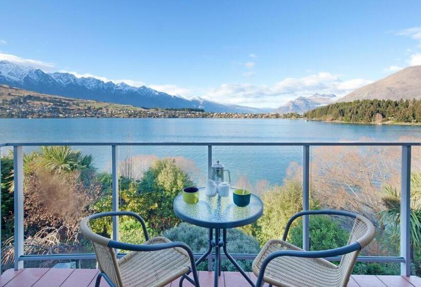 1 Bedroom Apartment Lake View, Apartments At Spinnaker Bay