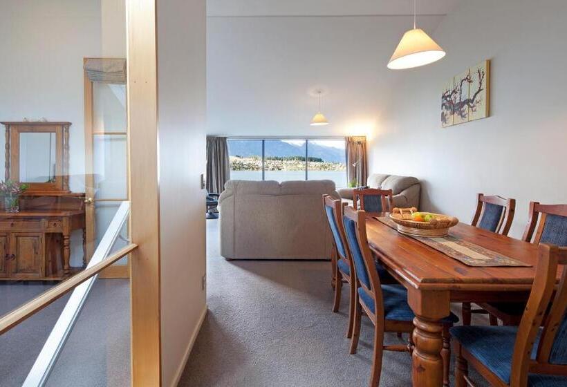 1 Bedroom Apartment Lake View, Apartments At Spinnaker Bay