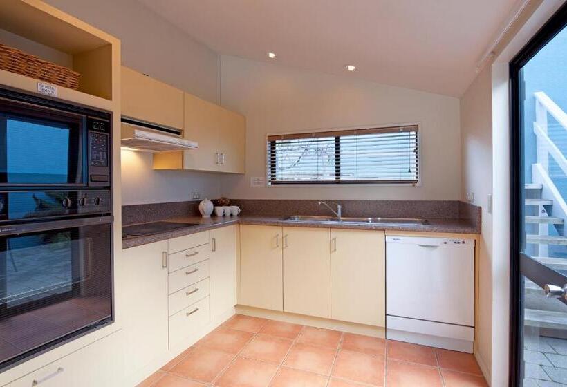 2 Bedrooms Apartment Lake View, Apartments At Spinnaker Bay