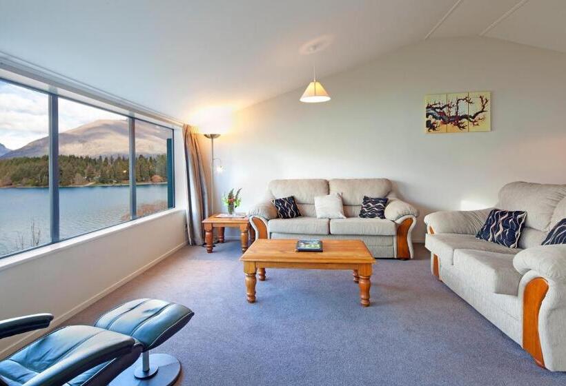 1 Bedroom Apartment Lake View, Apartments At Spinnaker Bay