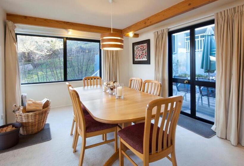 2 Bedrooms Apartment Lake View, Apartments At Spinnaker Bay