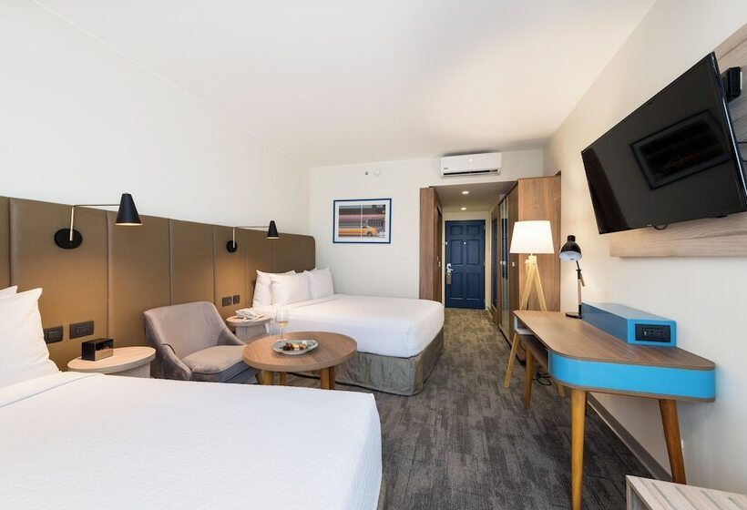 带2个双人床的标准工作室, Crowne Plaza Lima, An Ihg