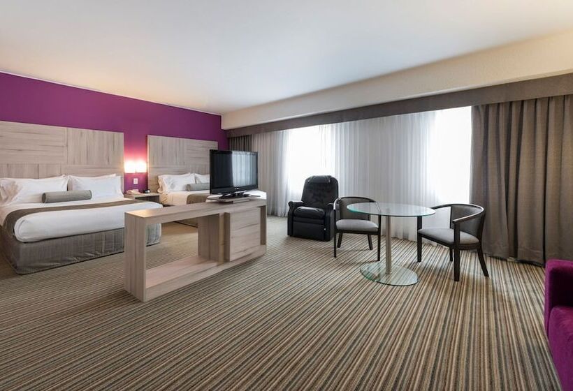 带2个双人床的标准工作室, Crowne Plaza Lima, An Ihg
