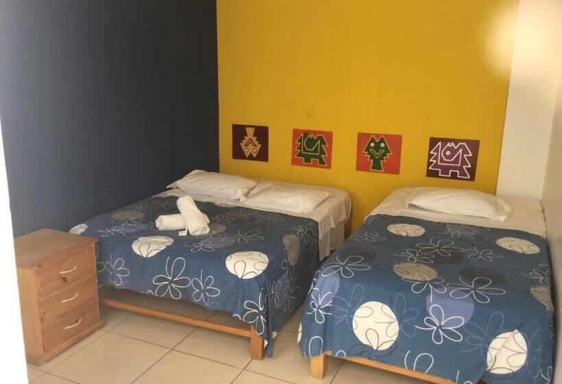 اتاق استاندارد سه تخته با سرویس بهداشتی مشترک, Paracas Backpackers House
