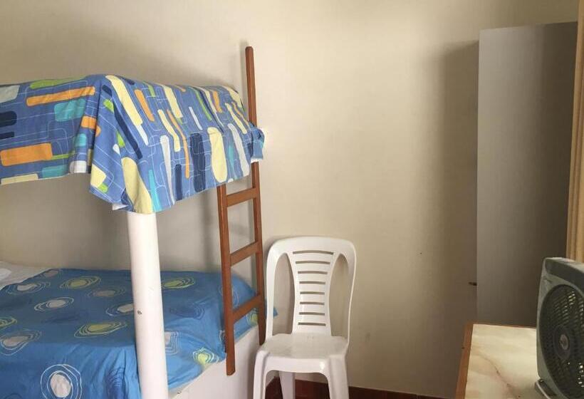 تختخواب در اتاق مشترک, Paracas Backpackers House