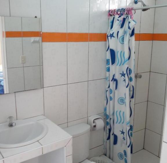 اتاق استاندارد چهار تخته, Paracas Backpackers House