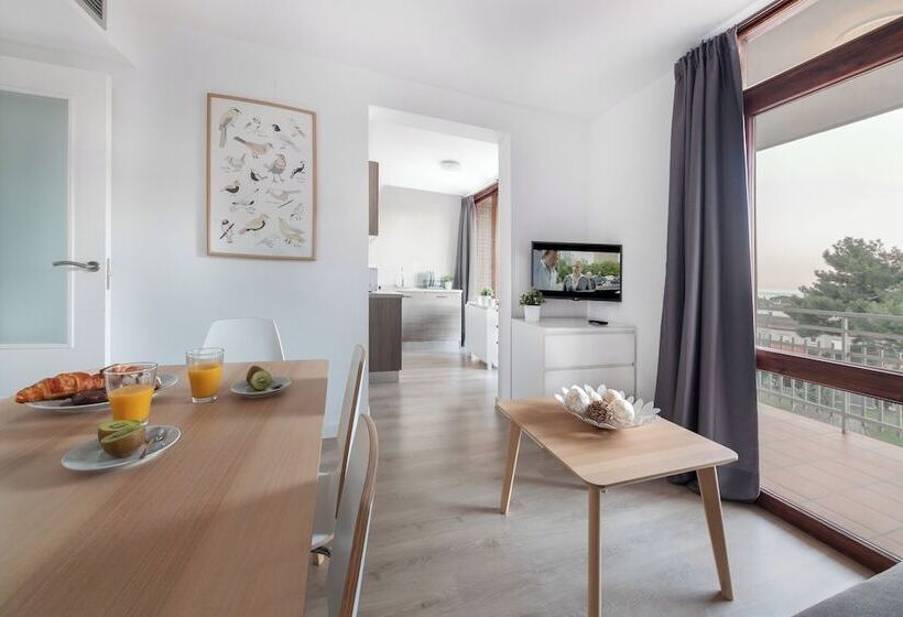 آپارتمان ممتاز دوخوابه رو به دریا, Agaró Cambrils Apartments