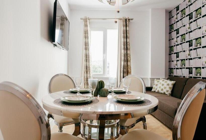 سوئیت دولوکس با چشم‌انداز, Royal Suite Santander