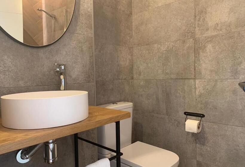 اتاق لوکس با بالکن, Sweet Sevilla Suites