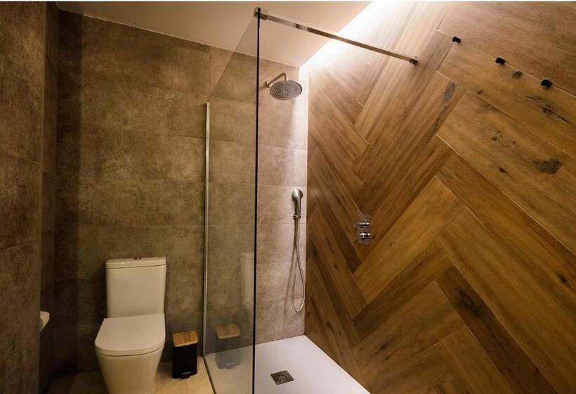 اتاق استاندارد چهار تخته, Sweet Sevilla Suites