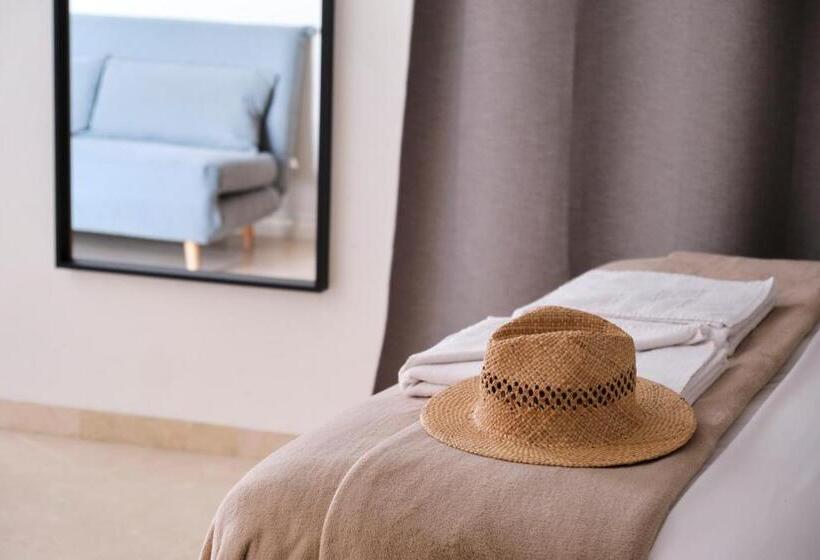 اتاق استاندارد چهار تخته, Sweet Sevilla Suites