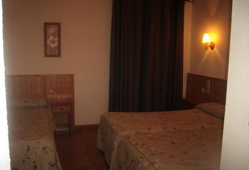 اتاق استاندارد سه نفره, Hostal Pernalle