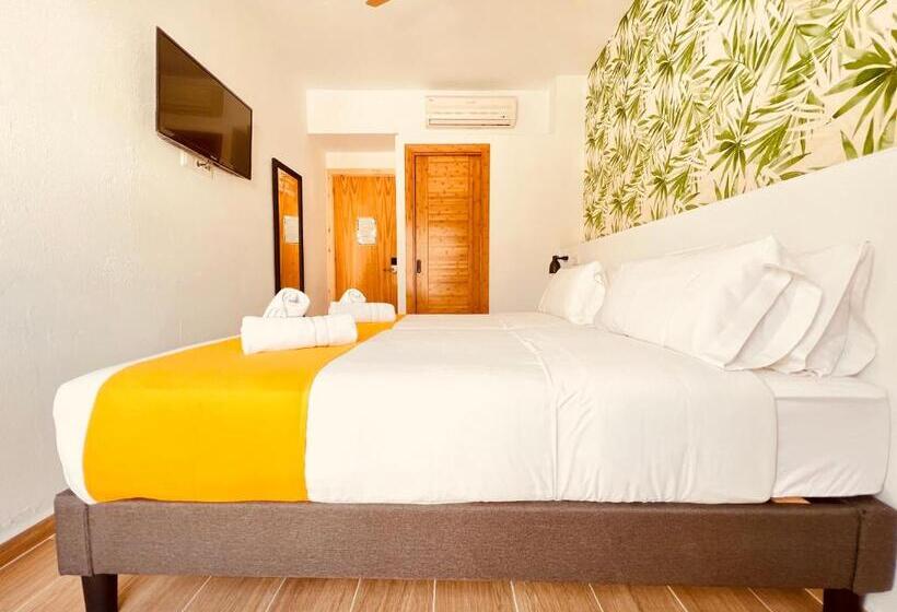اتاق لوکس با بالکن, Nanit Rooms Ibiza Hostal