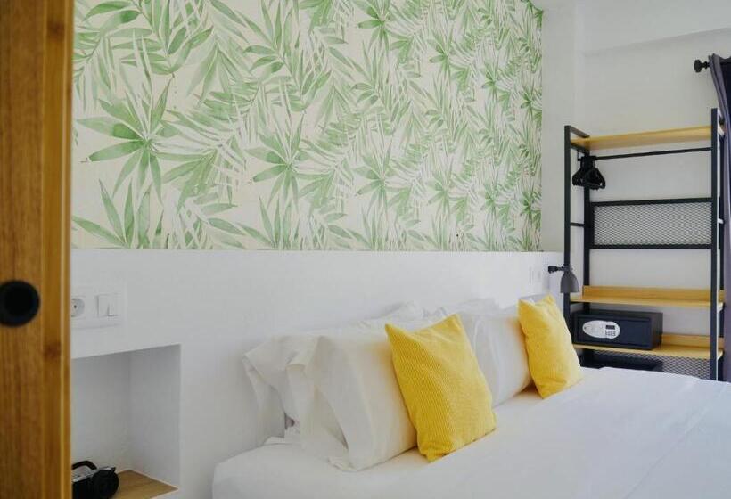 اتاق لوکس با بالکن, Nanit Rooms Ibiza Hostal