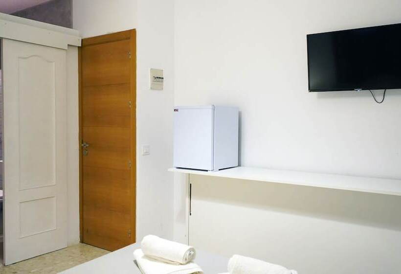 Номер Стандарт, Hostal Trafalgar