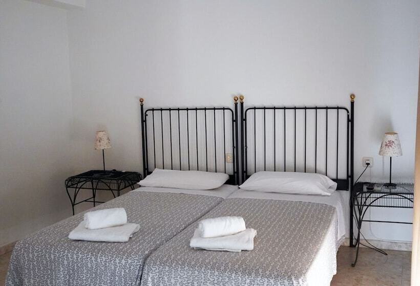 Номер Стандарт, Hostal Trafalgar