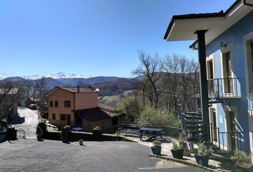 اتاق ساده سه‌ نفره, La Casona De Cardes