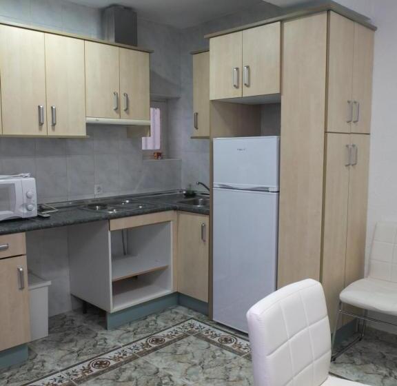 1 Bedroom Penthouse Apartment, Los Angeles Plaza