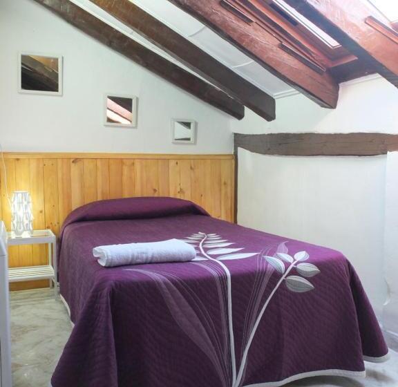 1 Bedroom Penthouse Apartment, Los Angeles Plaza