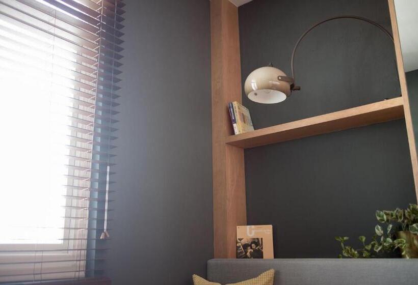 اتاق استاندارد با تخت‌های تاشو, Ho̍k House