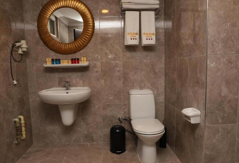سوئیت با بالکن, Buldum Otel