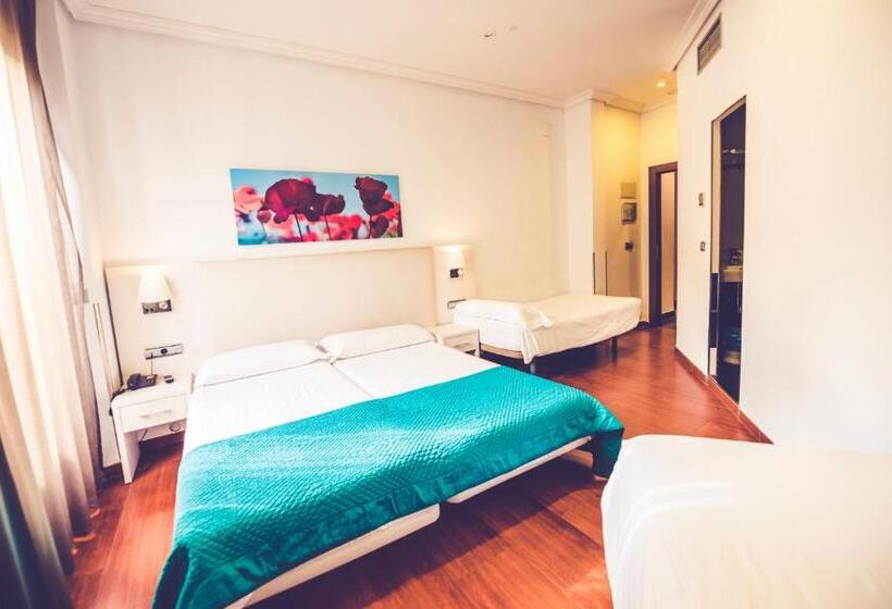 Economy Quadruple Room, Hostal Sol Los Angeles