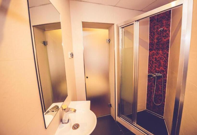 Economy Quadruple Room, Hostal Sol Los Angeles