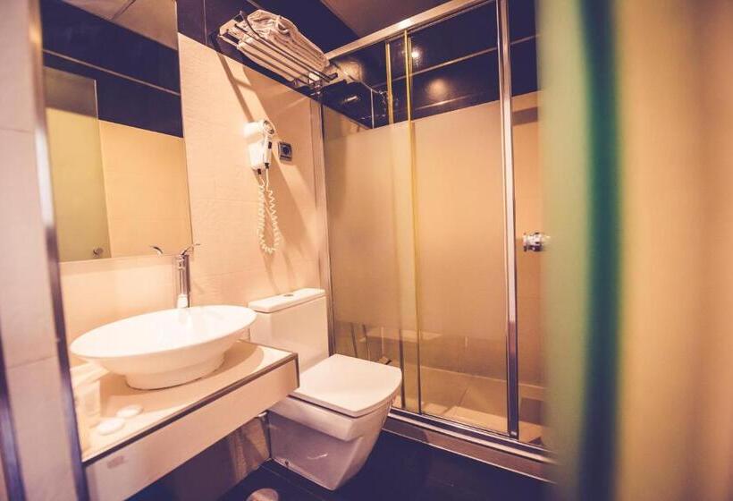 Economy Quadruple Room, Hostal Sol Los Angeles