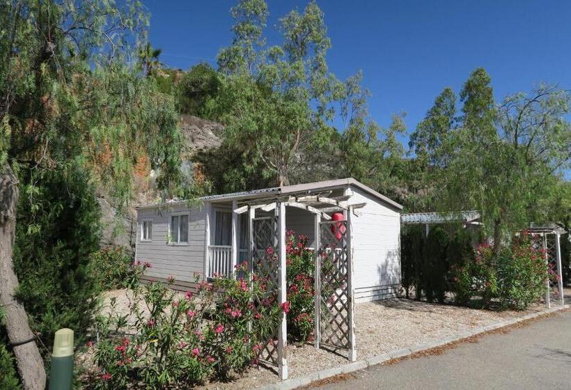 بانگلوی استاندارد, Centro Vacacional Macenas
