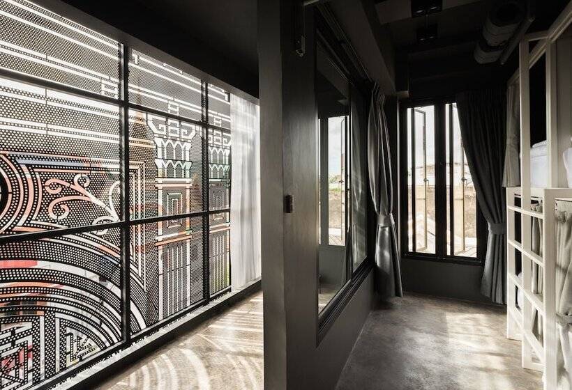 تختخواب در اتاق مشترک, Issara By D Hostel