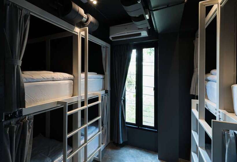 تختخواب در اتاق مشترک, Issara By D Hostel
