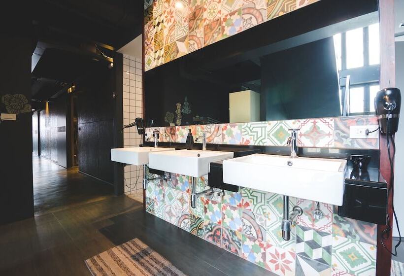 اتاق استاندارد با سرویس بهداشتی مشترک, Issara By D Hostel