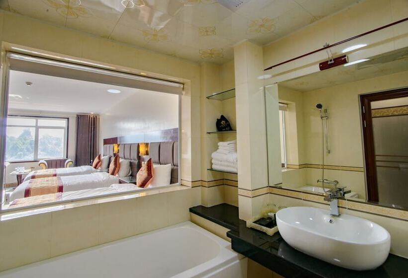 اتاق استاندارد سه نفره, Lao Cai Royal